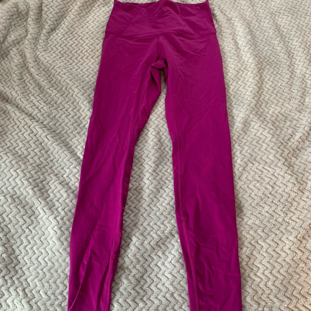 Lululemon purple (fuchsia) wonder under leggings size 8